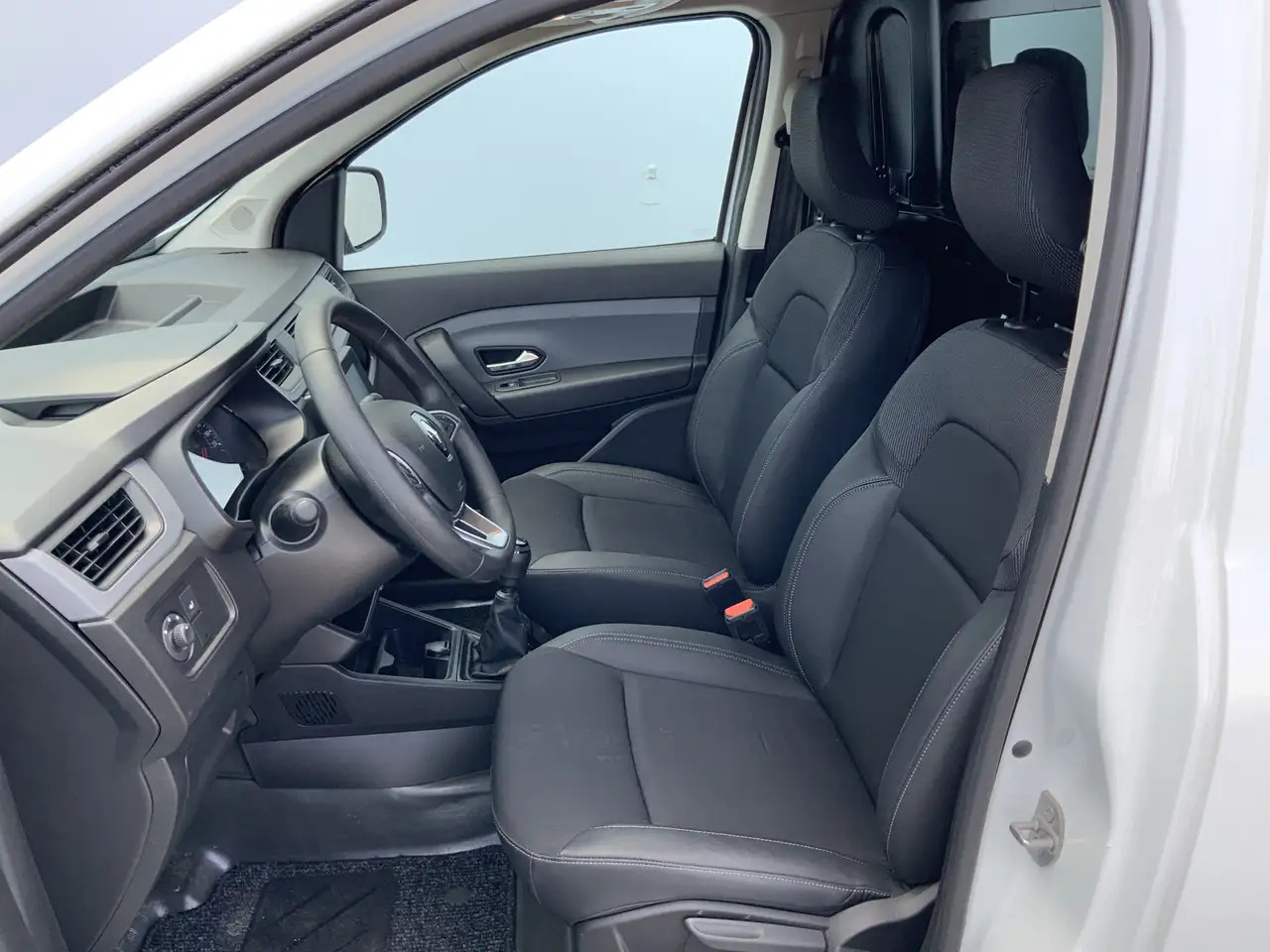 Renault Express 1.5 dCi 75 Comfort +Airco Cruise Navi Scherm Euro - Легковой фургон: фото 4 Renault Express 1.5 dCi 75 Comfort +Airco Cruise Navi Scherm Euro - Легковой фургон: фото 4