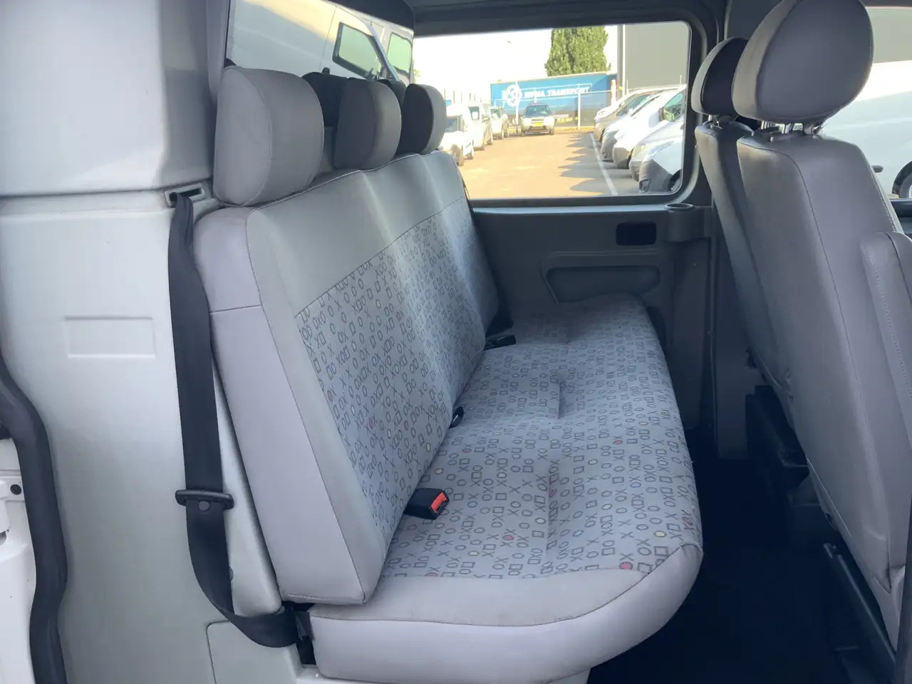 Volkswagen T5 Transporter 2.5 TDI 300 Budgetline Automaat DubCab Airco Trekh - Грузопассажирский фургон: фото 4 Volkswagen T5 Transporter 2.5 TDI 300 Budgetline Automaat DubCab Airco Trekh - Грузопассажирский фургон: фото 4