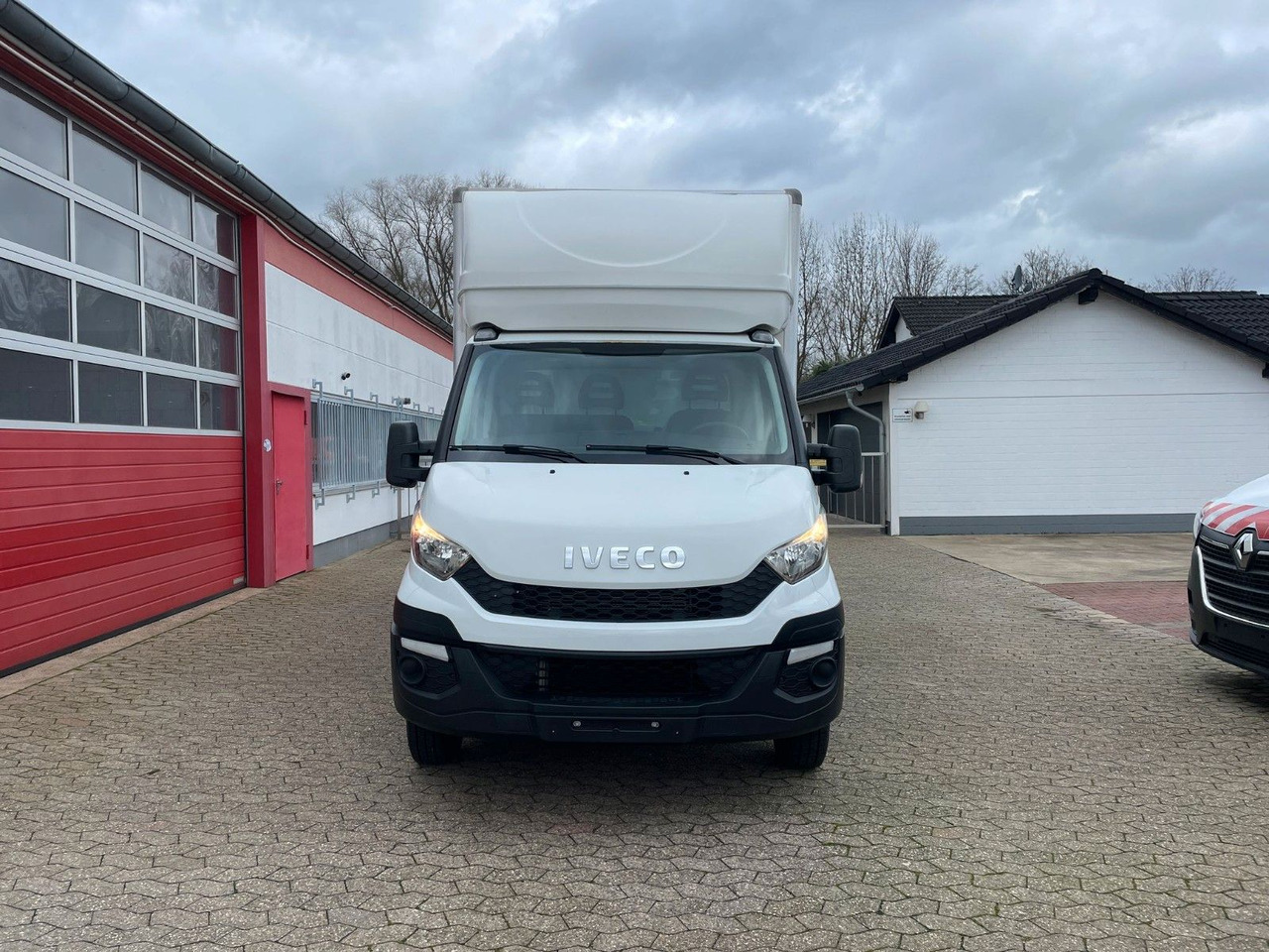 Iveco Daily Koffer 4.2m Ladebordwand Dhollandia Klima - Малотоннажный фургон: фото 2 Iveco Daily Koffer 4.2m Ladebordwand Dhollandia Klima - Малотоннажный фургон: фото 2