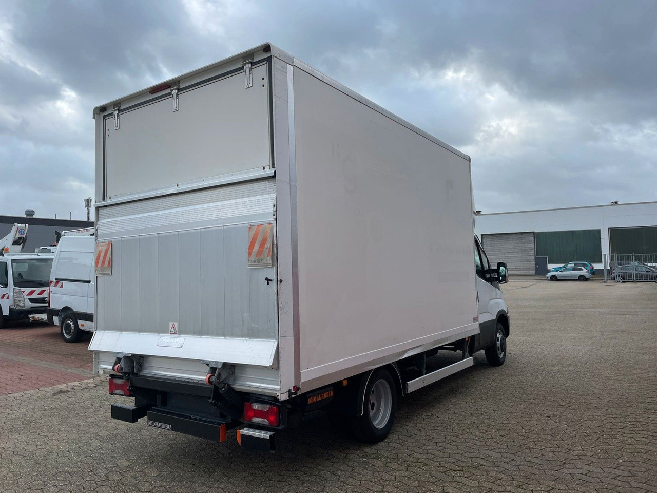 Iveco Daily Koffer 4.2m Ladebordwand Dhollandia Klima - Малотоннажный фургон: фото 4 Iveco Daily Koffer 4.2m Ladebordwand Dhollandia Klima - Малотоннажный фургон: фото 4