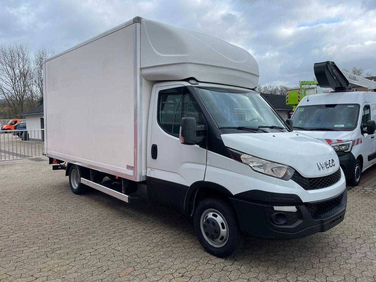 Iveco Daily Koffer 4.2m Ladebordwand Dhollandia Klima - Малотоннажный фургон: фото 3 Iveco Daily Koffer 4.2m Ladebordwand Dhollandia Klima - Малотоннажный фургон: фото 3