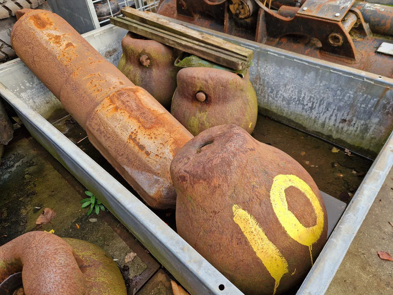 Diversen stalen sloopkogels / beulen - Гидроножницы для Строительной техники: фото 1 Diversen stalen sloopkogels / beulen - Гидроножницы для Строительной техники: фото 1