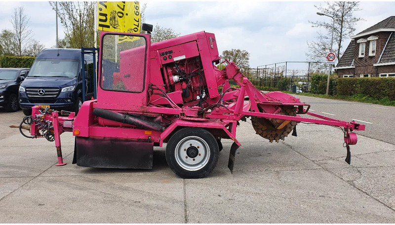 VERMEER SC1102 stobbenfrees/stronkenfrees op aanhanger - Измельчитель пней: фото 1 VERMEER SC1102 stobbenfrees/stronkenfrees op aanhanger - Измельчитель пней: фото 1