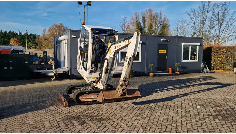 WACKER NEUSON 2404RD kan op een helling draaien - Мини-экскаватор: фото 1 WACKER NEUSON 2404RD kan op een helling draaien - Мини-экскаватор: фото 1