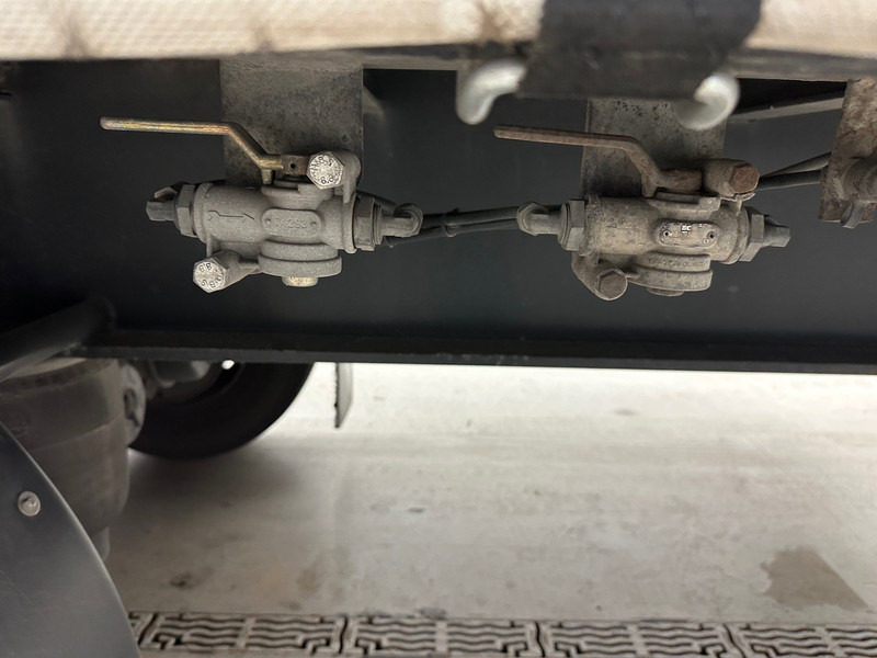 Тентованный полуприцеп LAG Tautliner: фото 13