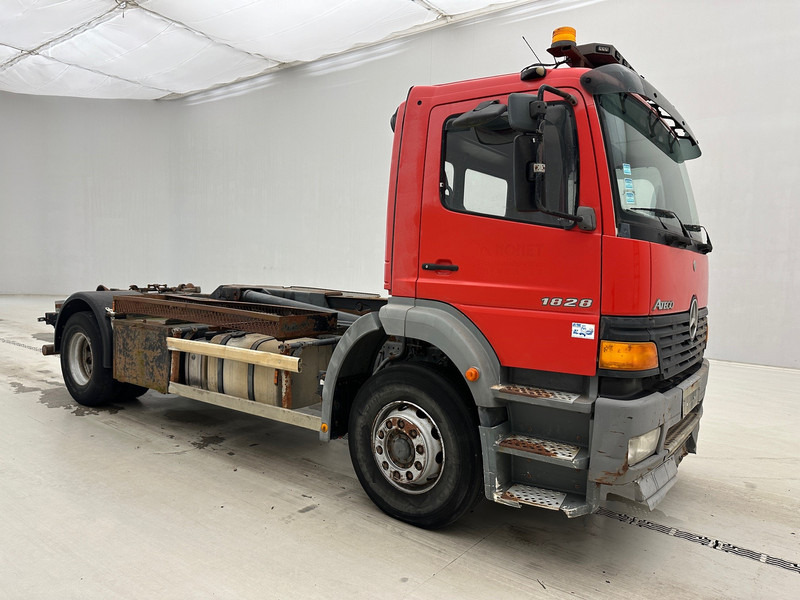 Mercedes-Benz Atego 1828 - Крюковой мультилифт: фото 3 Mercedes-Benz Atego 1828 - Крюковой мультилифт: фото 3