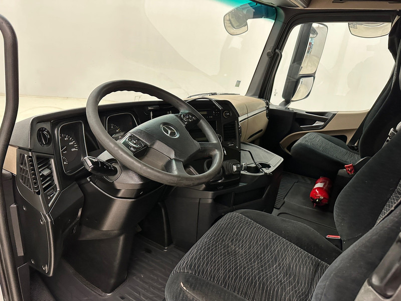 Тягач Mercedes-Benz Actros 1843*: фото 10 Тягач Mercedes-Benz Actros 1843*: фото 10