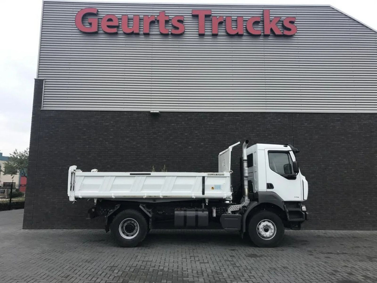 Renault Kerax 330 DXI 4X2 KIPPER/TIPPER ONLY 27.000 KM ! - Самосвал: фото 3 Renault Kerax 330 DXI 4X2 KIPPER/TIPPER ONLY 27.000 KM ! - Самосвал: фото 3