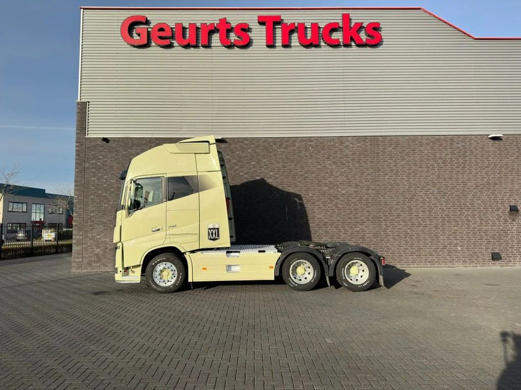 Volvo FH 16.750 6X4 XXL CABINE TREKKER/SZM/TRACTOR - Тягач: фото 1 Volvo FH 16.750 6X4 XXL CABINE TREKKER/SZM/TRACTOR - Тягач: фото 1