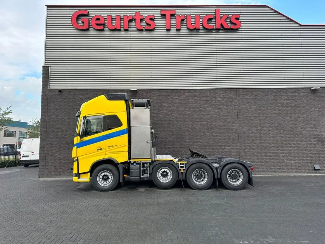 Volvo FH 16.750 8X4 HEAVY DUTY TRACTOR/SZM/TREKKER - Тягач: фото 1 Volvo FH 16.750 8X4 HEAVY DUTY TRACTOR/SZM/TREKKER - Тягач: фото 1