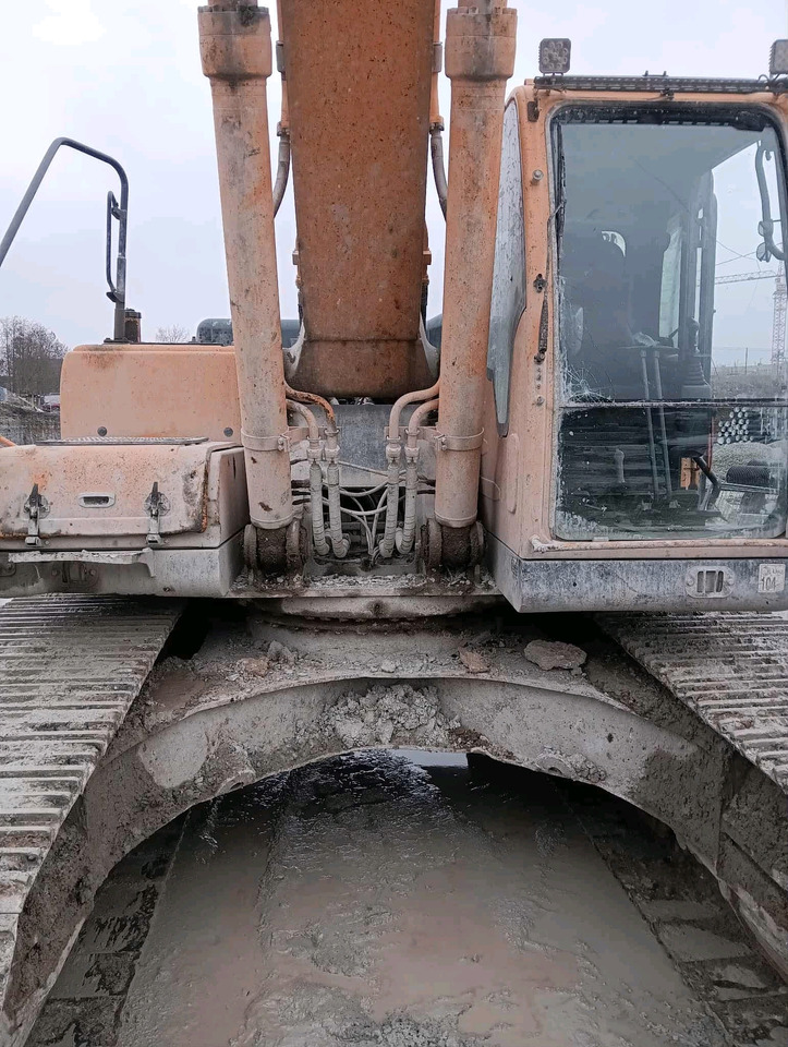 Hyundai R 300 - Гусеничный экскаватор: фото 2 Hyundai R 300 - Гусеничный экскаватор: фото 2