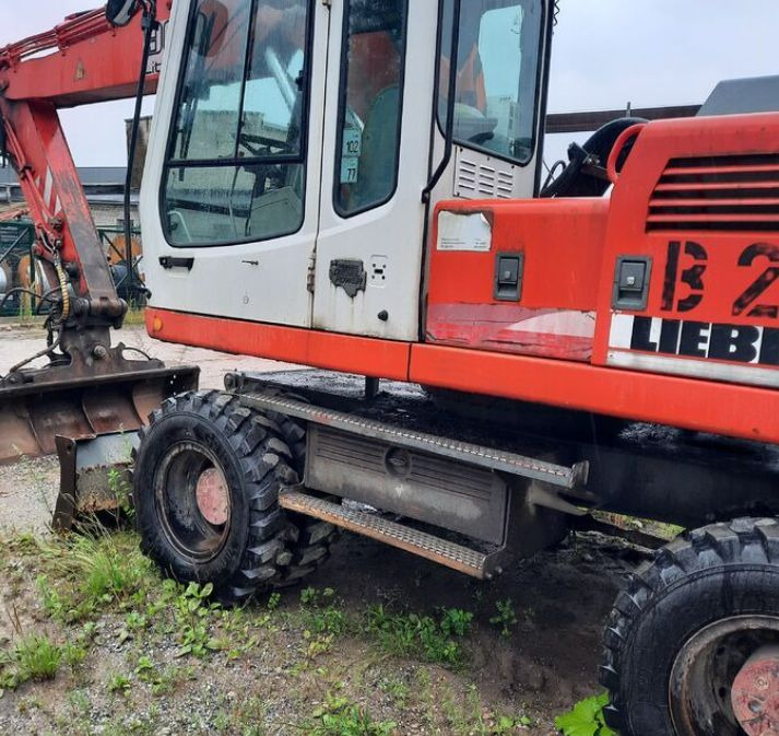 LIEBHERR A 904 - Колёсный экскаватор: фото 3 LIEBHERR A 904 - Колёсный экскаватор: фото 3