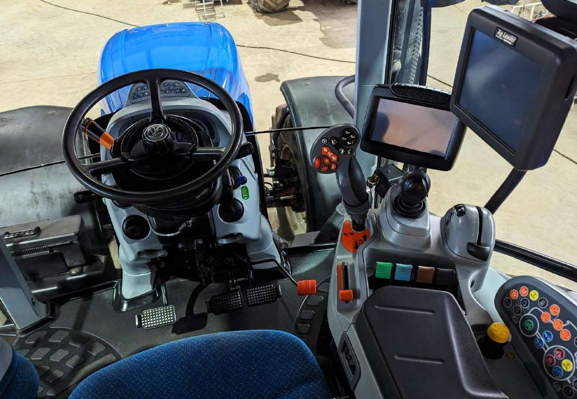 NEW HOLLAND T7.260 - Трактор: фото 3 NEW HOLLAND T7.260 - Трактор: фото 3