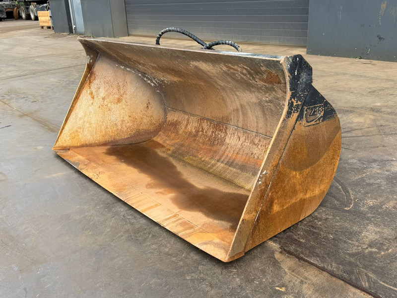 ZFE Side-Tilting bucket - Ковш: фото 3 ZFE Side-Tilting bucket - Ковш: фото 3