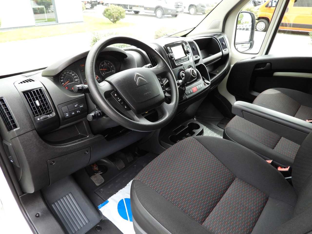 Citroën JUMPER KOFFER AUFZUG 8 PALETTEN TEMPOMAT NAVI Citroën JUMPER KOFFER AUFZUG 8 PALETTEN TEMPOMAT NAVI - Малотоннажный фургон: фото 2 Citroën JUMPER KOFFER AUFZUG 8 PALETTEN TEMPOMAT NAVI Citroën JUMPER KOFFER AUFZUG 8 PALETTEN TEMPOMAT NAVI - Малотоннажный фургон: фото 2