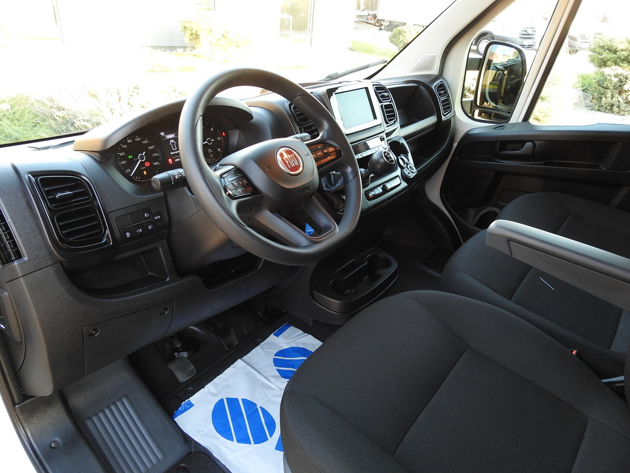 FIAT DUCATO BOX LIFT 8 PALLETS CRUISE CONTROL AIR CONDITIONING 180HP - Малотоннажный фургон: фото 2 FIAT DUCATO BOX LIFT 8 PALLETS CRUISE CONTROL AIR CONDITIONING 180HP - Малотоннажный фургон: фото 2