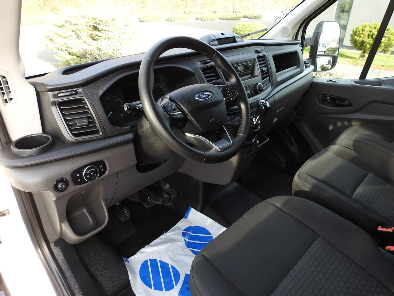 FORD TRANSIT BOX LIFT 8 PALLETS CRUISE CONTROL AIR CONDITIONING 130HP - Малотоннажный фургон: фото 2 FORD TRANSIT BOX LIFT 8 PALLETS CRUISE CONTROL AIR CONDITIONING 130HP - Малотоннажный фургон: фото 2