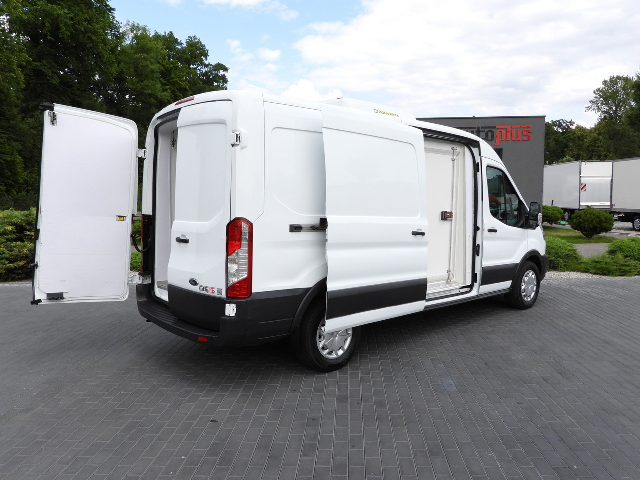 FORD TRANSIT REFRIGERATOR VAN 5*C AIR CONDITIONING 105HP - Малотоннажный рефрижератор: фото 3 FORD TRANSIT REFRIGERATOR VAN 5*C AIR CONDITIONING 105HP - Малотоннажный рефрижератор: фото 3