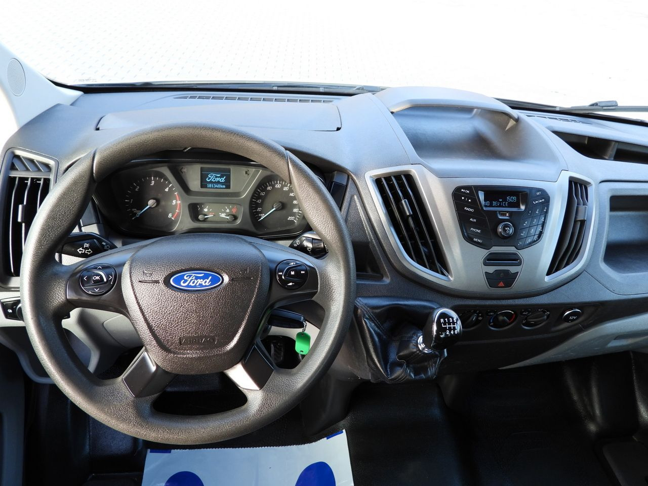 Малотоннажный бортовой грузовик FORD TRANSIT STAKE BODY 8 PALLETS TWIN WHEELS AIR CONDITIONING  155HP: фото 27