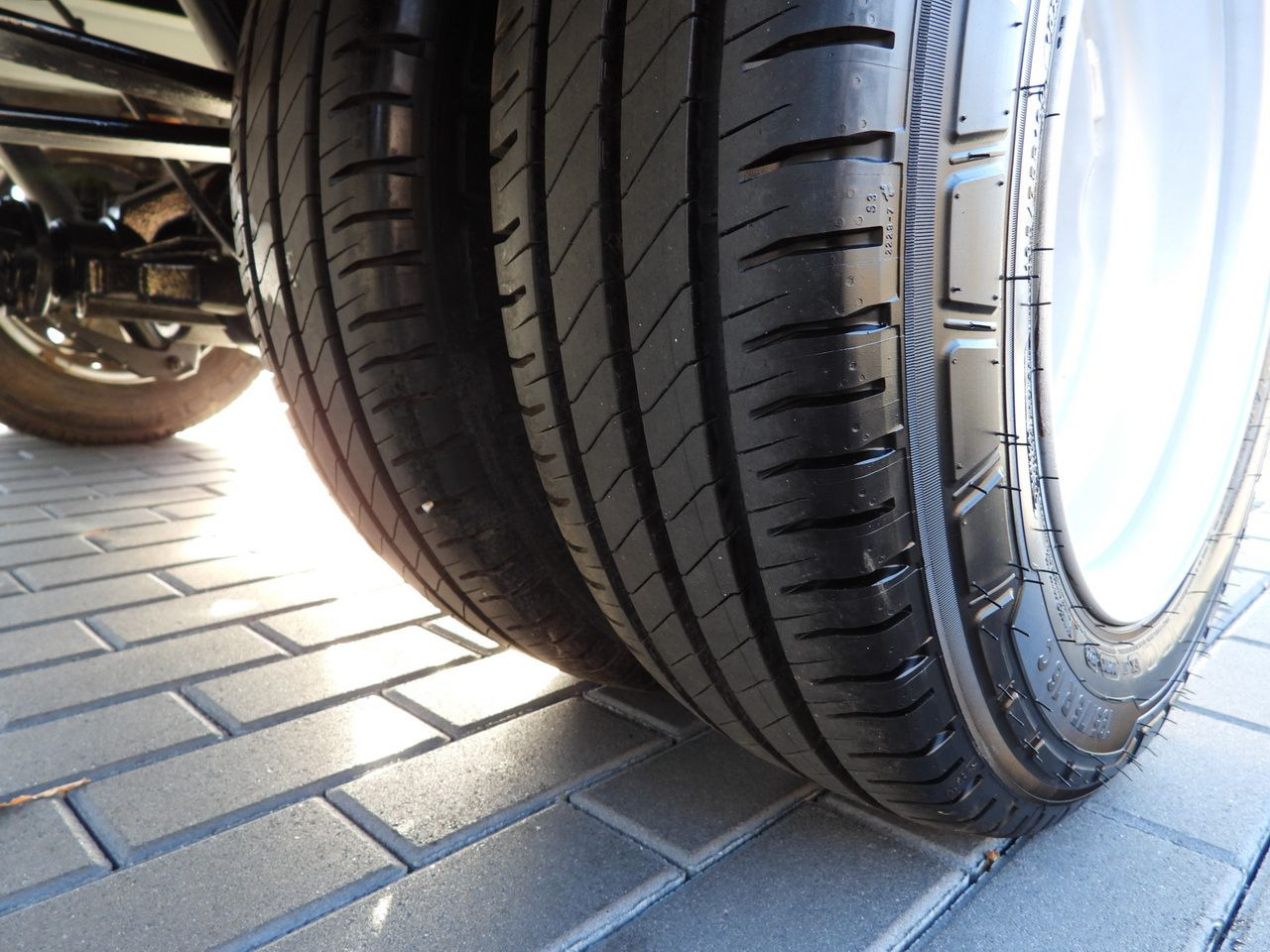 Малотоннажный бортовой грузовик FORD TRANSIT STAKE BODY 8 PALLETS TWIN WHEELS AIR CONDITIONING  155HP: фото 21