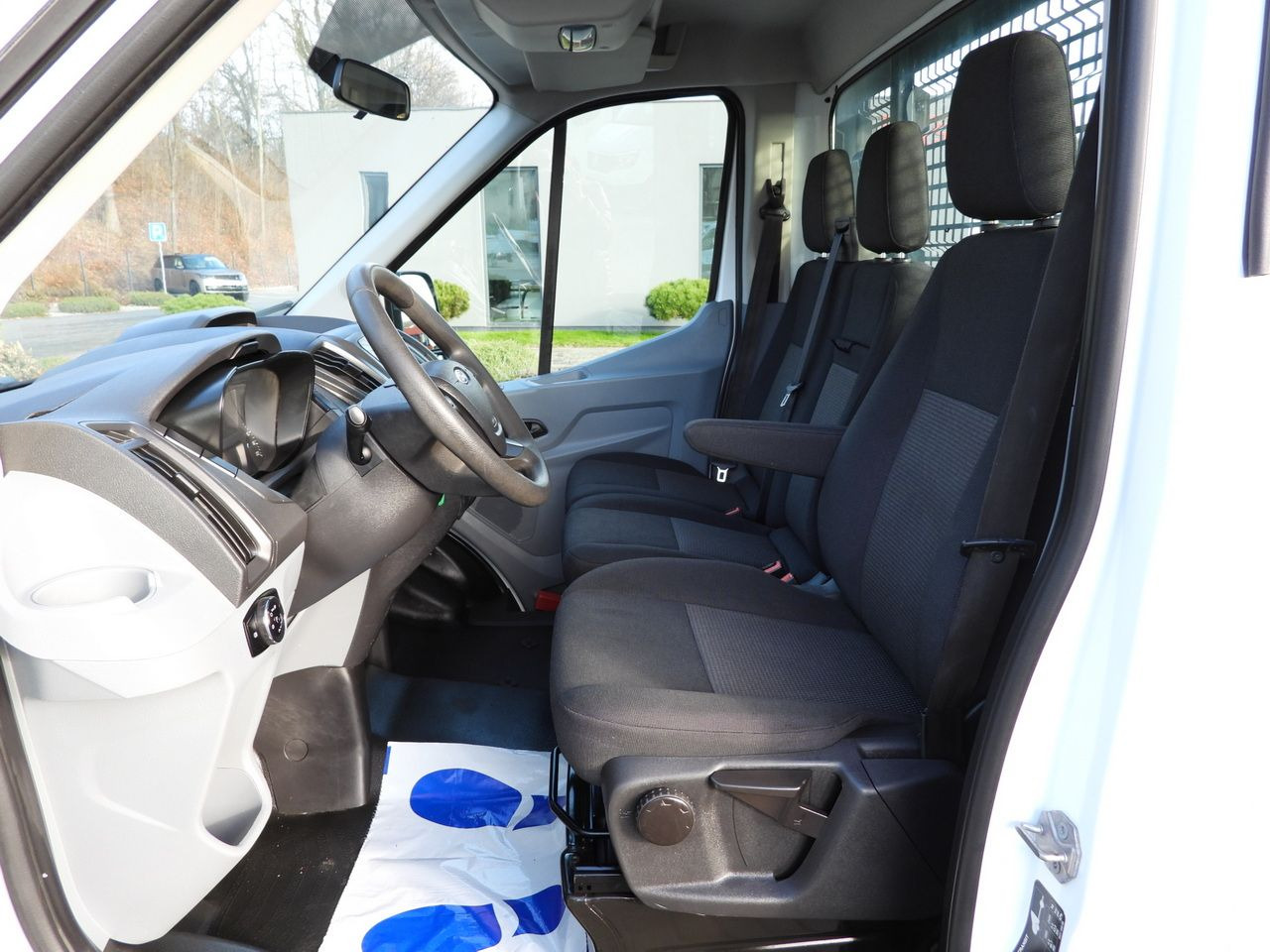 Малотоннажный бортовой грузовик FORD TRANSIT STAKE BODY 8 PALLETS TWIN WHEELS AIR CONDITIONING  155HP: фото 24