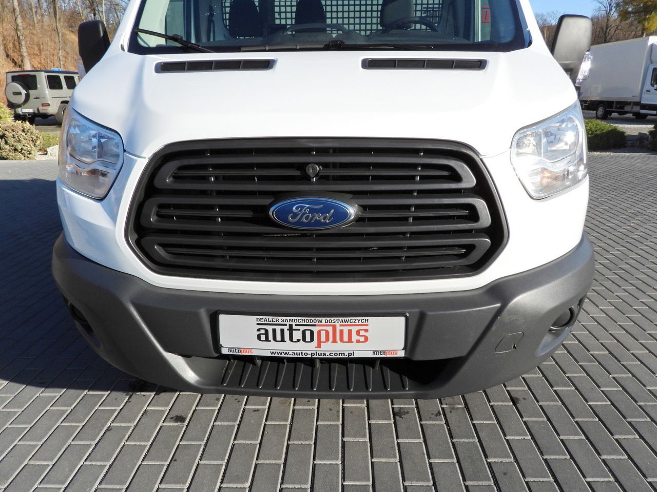 Малотоннажный бортовой грузовик FORD TRANSIT STAKE BODY 8 PALLETS TWIN WHEELS AIR CONDITIONING  155HP: фото 14
