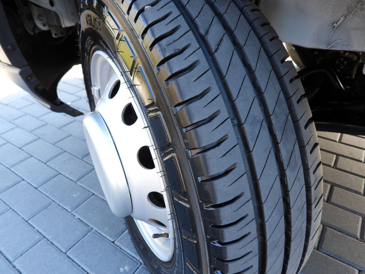 Малотоннажный бортовой грузовик FORD TRANSIT STAKE BODY 8 PALLETS TWIN WHEELS AIR CONDITIONING  155HP: фото 20