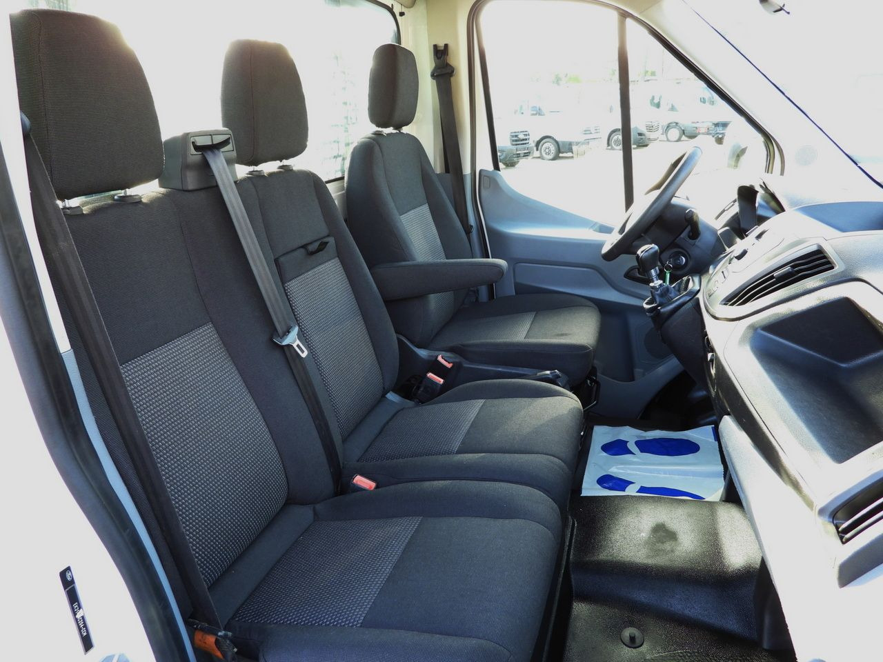 Малотоннажный бортовой грузовик FORD TRANSIT STAKE BODY 8 PALLETS TWIN WHEELS AIR CONDITIONING  155HP: фото 35