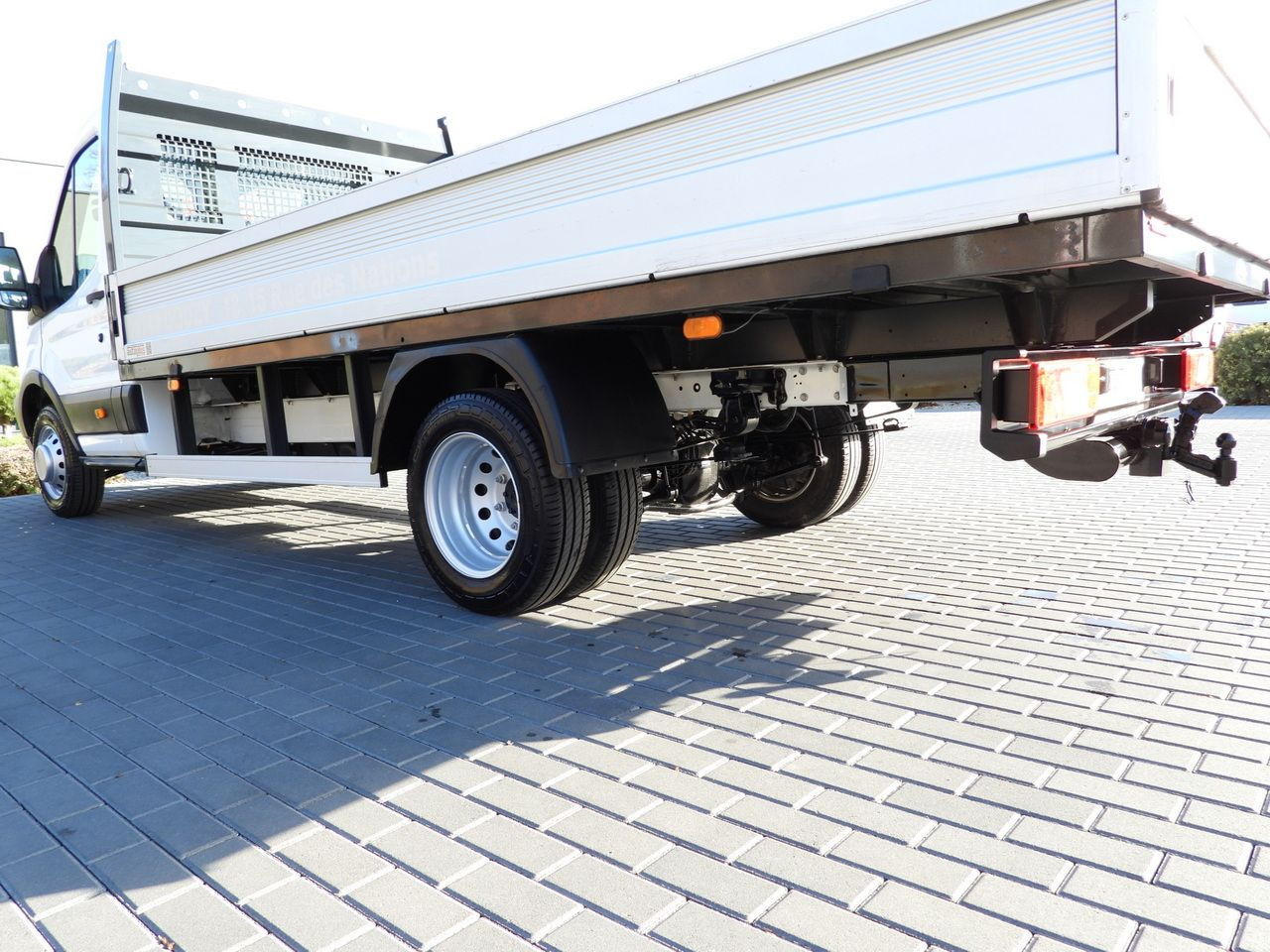 Малотоннажный бортовой грузовик FORD TRANSIT STAKE BODY 8 PALLETS TWIN WHEELS AIR CONDITIONING  155HP: фото 15