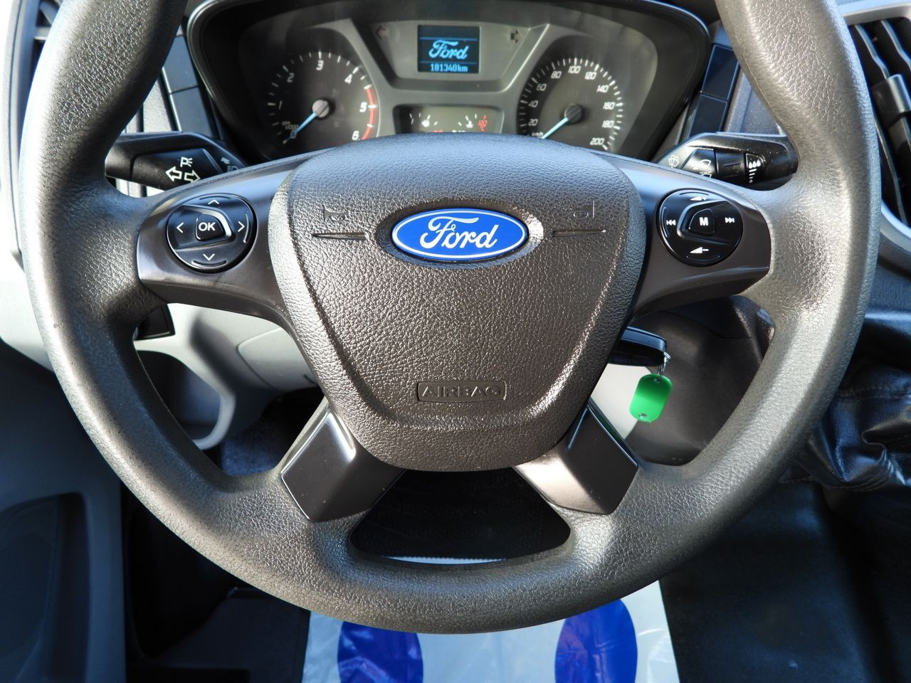 Малотоннажный бортовой грузовик FORD TRANSIT STAKE BODY 8 PALLETS TWIN WHEELS AIR CONDITIONING  155HP: фото 28