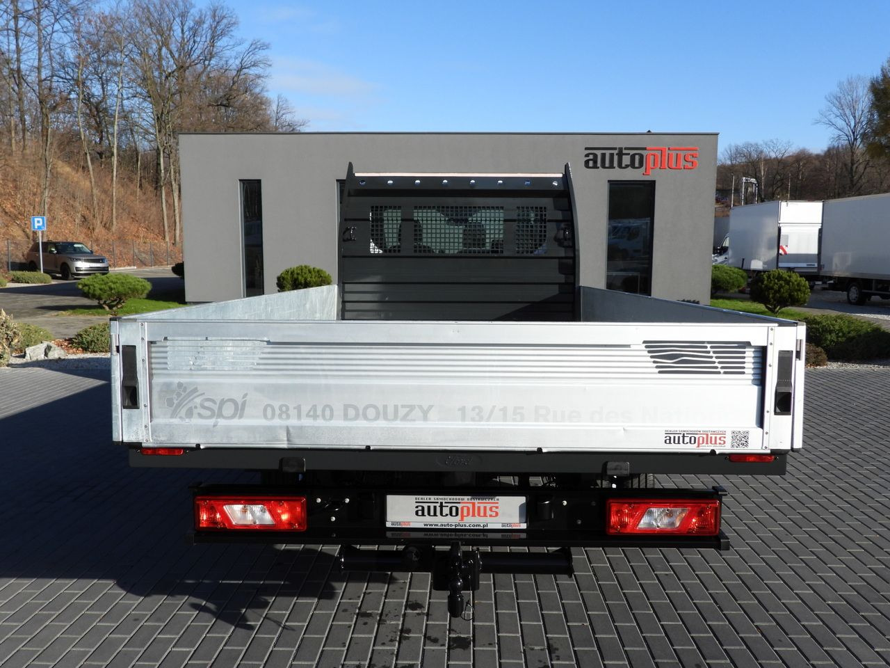 Малотоннажный бортовой грузовик FORD TRANSIT STAKE BODY 8 PALLETS TWIN WHEELS AIR CONDITIONING  155HP: фото 10