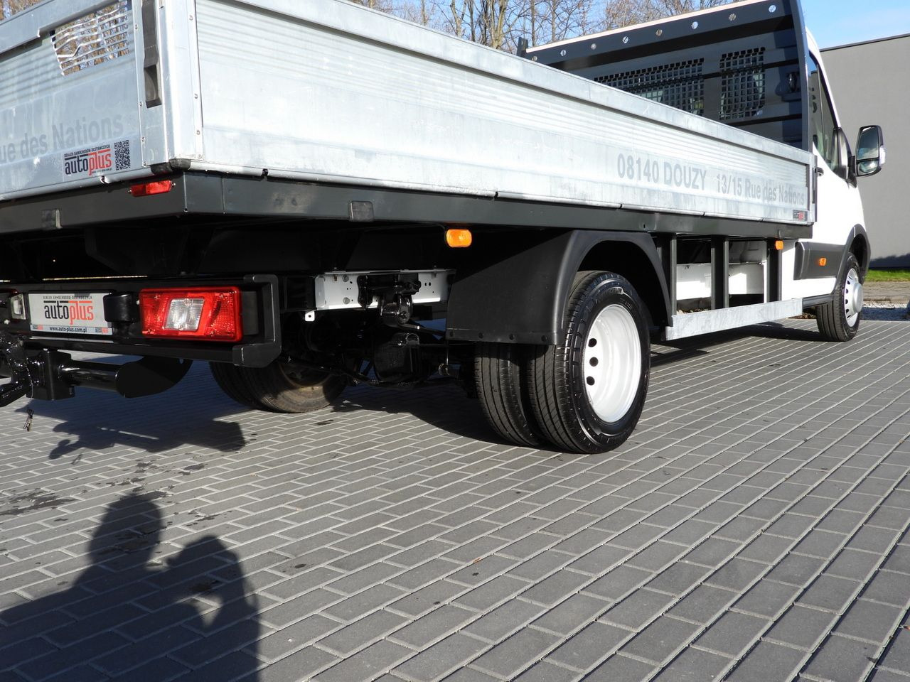 Малотоннажный бортовой грузовик FORD TRANSIT STAKE BODY 8 PALLETS TWIN WHEELS AIR CONDITIONING  155HP: фото 16