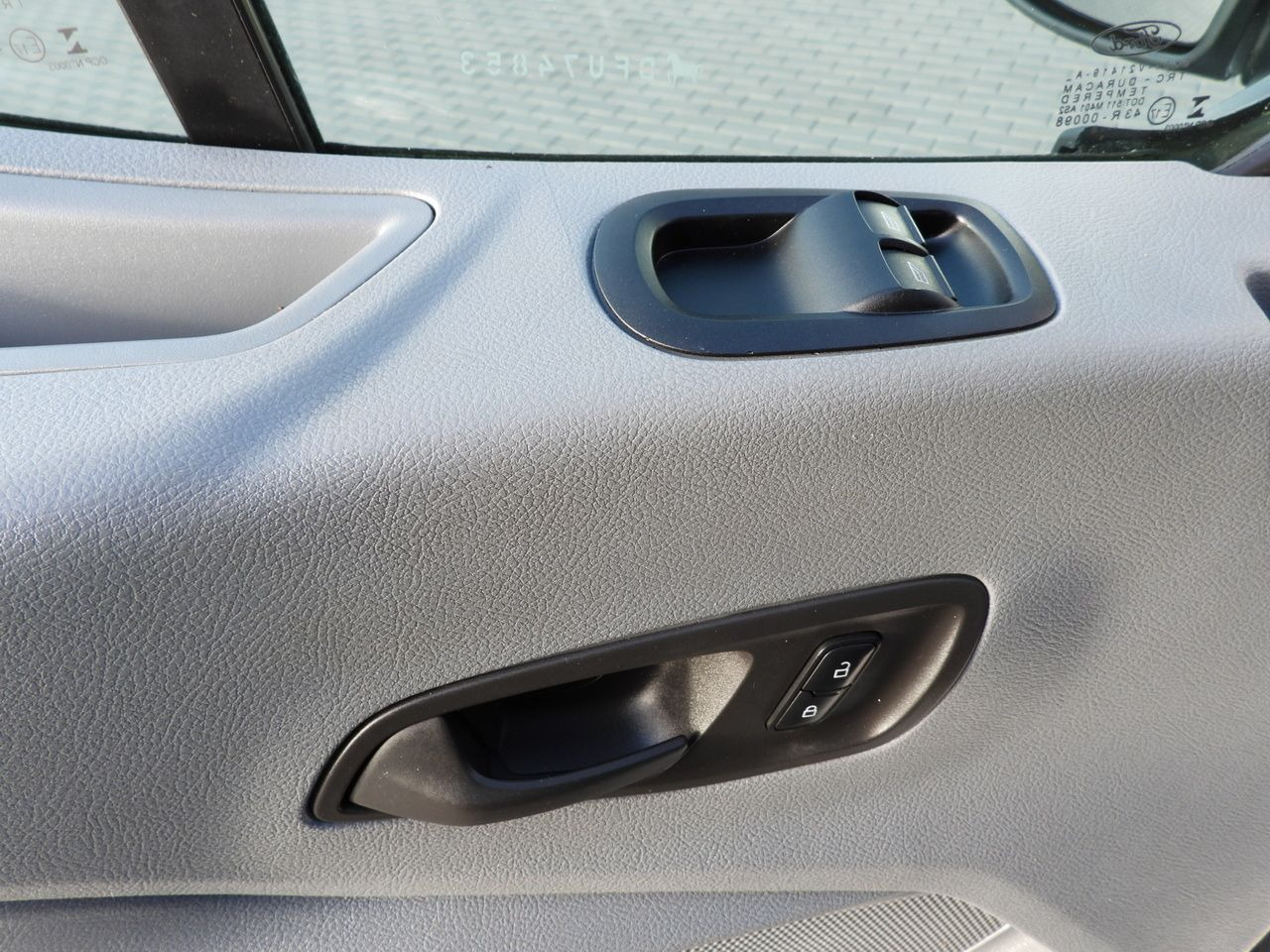 Малотоннажный бортовой грузовик FORD TRANSIT STAKE BODY 8 PALLETS TWIN WHEELS AIR CONDITIONING  155HP: фото 25