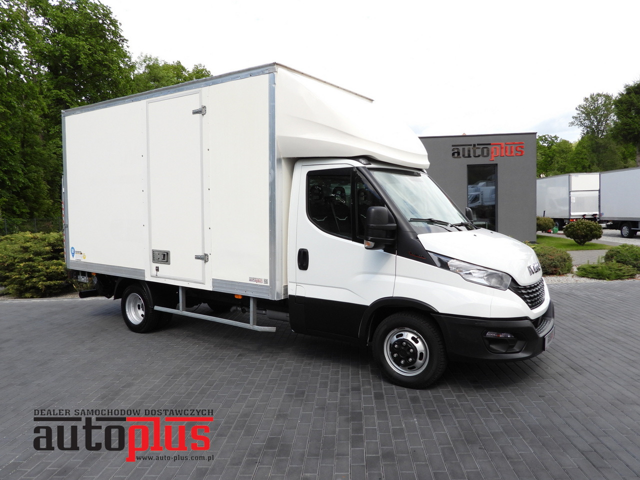 IVECO DAILY 35C16 BOX LIFT 8 PALLETS CRUISE CONTROL TWIN WHEELS AIR CONDITIONING 160HP - Малотоннажный фургон: фото 1 IVECO DAILY 35C16 BOX LIFT 8 PALLETS CRUISE CONTROL TWIN WHEELS AIR CONDITIONING 160HP - Малотоннажный фургон: фото 1