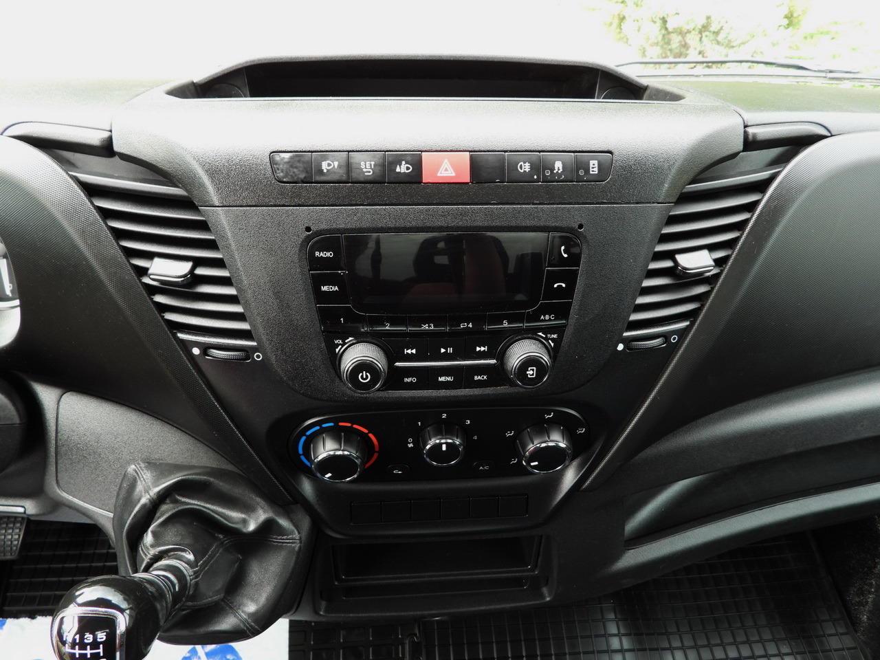Малотоннажный самосвал IVECO DAILY 35C16 TIPPER CRUISE CONTROL TWIN WHEELS AIR CONDITIONING  160HP: фото 32