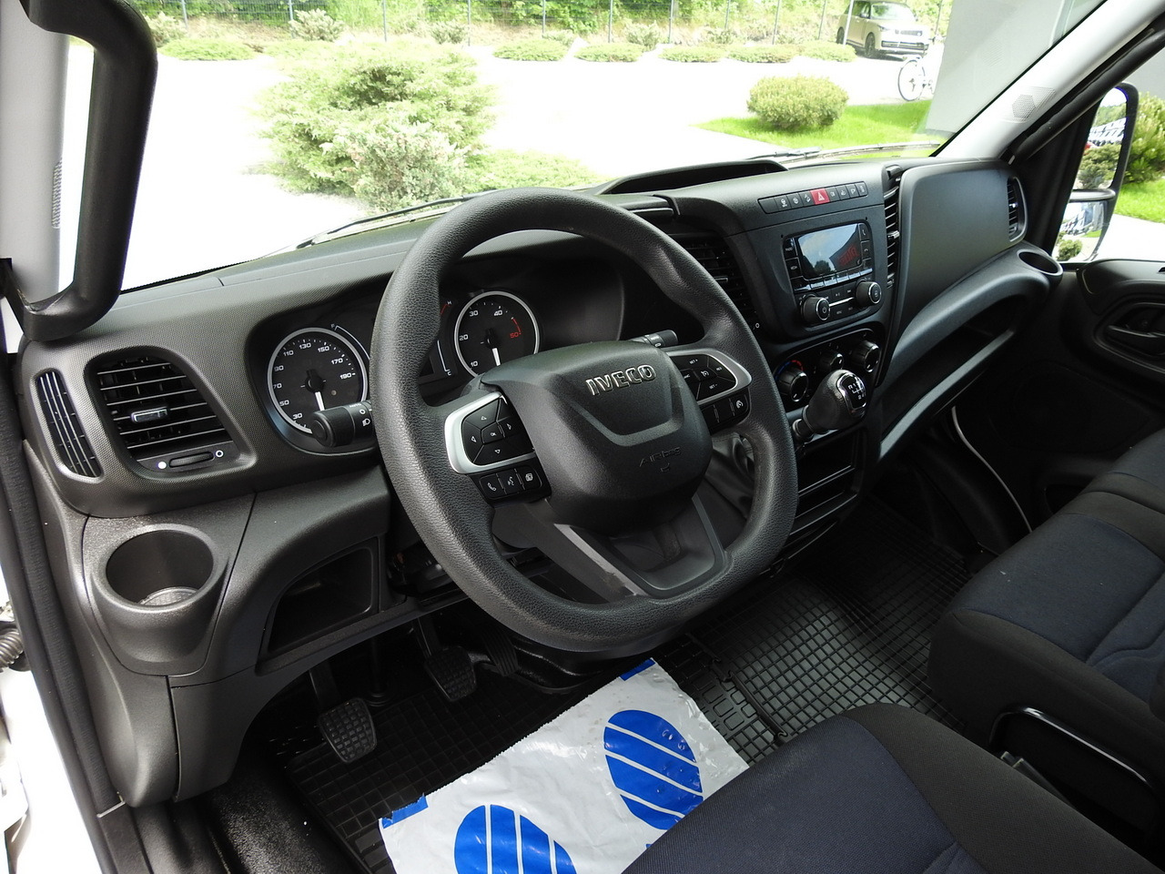 IVECO DAILY 35S14 8 PALLETS CRUISE CONTROL TWIN WHEELS AIR CONDITIONING 140HP - Малотоннажный фургон: фото 2 IVECO DAILY 35S14 8 PALLETS CRUISE CONTROL TWIN WHEELS AIR CONDITIONING 140HP - Малотоннажный фургон: фото 2