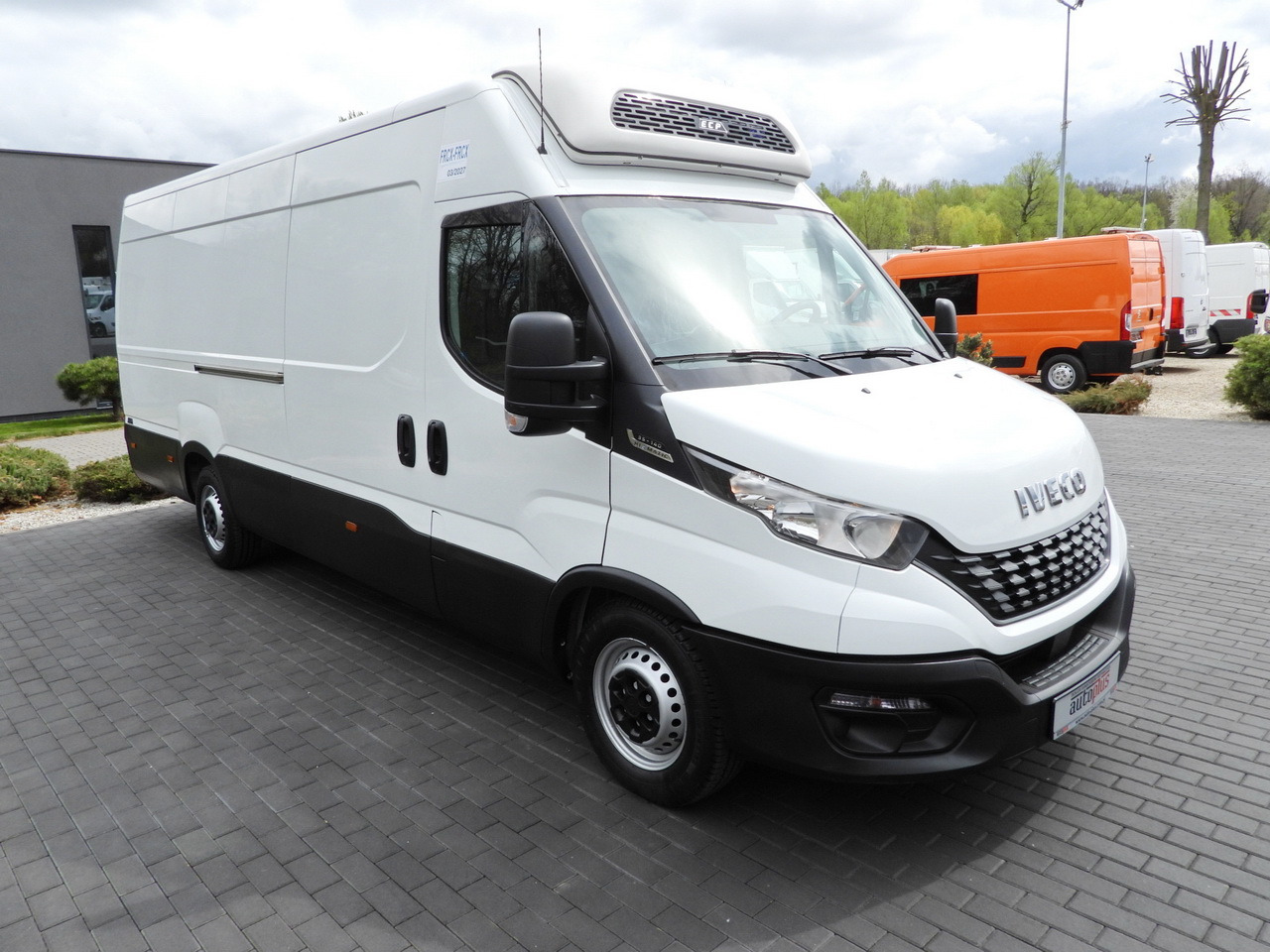 IVECO DAILY 35S14 REFRIGERATOR VAN 0*C POWER SUPPLY 230V CRUISE CONTROL AUTOMATIC TRANSMISSION HI-MATIC AIR CONDITIONING 140HP - Малотоннажный рефрижератор: фото 4 IVECO DAILY 35S14 REFRIGERATOR VAN 0*C POWER SUPPLY 230V CRUISE CONTROL AUTOMATIC TRANSMISSION HI-MATIC AIR CONDITIONING 140HP - Малотоннажный рефрижератор: фото 4