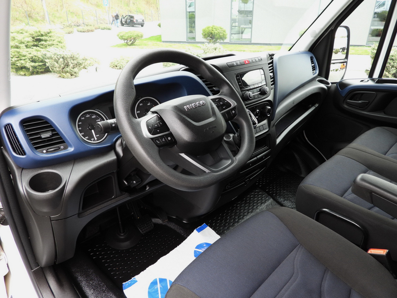 IVECO DAILY 35S14 REFRIGERATOR VAN 0*C POWER SUPPLY 230V CRUISE CONTROL AUTOMATIC TRANSMISSION HI-MATIC AIR CONDITIONING 140HP - Малотоннажный рефрижератор: фото 2 IVECO DAILY 35S14 REFRIGERATOR VAN 0*C POWER SUPPLY 230V CRUISE CONTROL AUTOMATIC TRANSMISSION HI-MATIC AIR CONDITIONING 140HP - Малотоннажный рефрижератор: фото 2