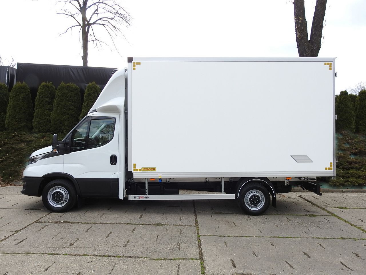 Новый Малотоннажный рефрижератор IVECO DAILY 35S16 NEW REGRIGERATOR BOX -10*C 8 PALLETS HEATING FUNCTION POWER SUPPLY 230V CRUISE CONTROL AIR CONDITIONING 160HP: фото 9