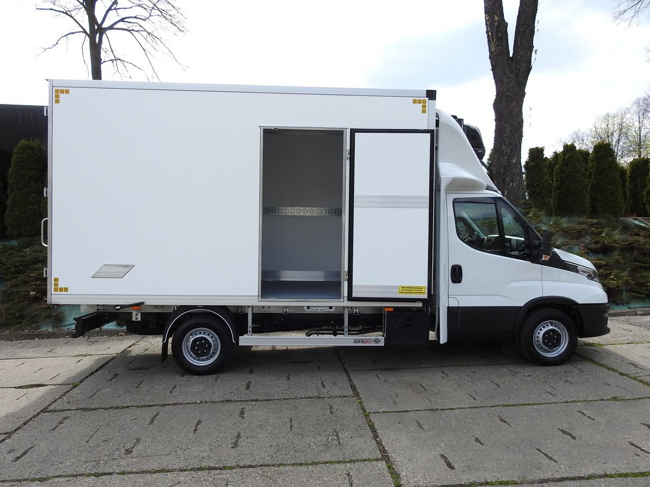 Новый Малотоннажный рефрижератор IVECO DAILY 35S16 NEW REGRIGERATOR BOX -10*C 8 PALLETS HEATING FUNCTION POWER SUPPLY 230V CRUISE CONTROL AIR CONDITIONING 160HP: фото 8