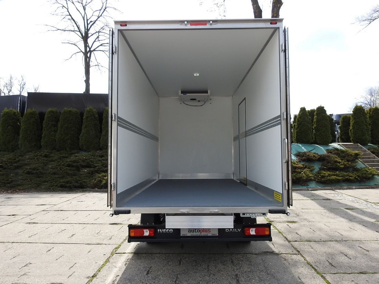 Новый Малотоннажный рефрижератор IVECO DAILY 35S16 NEW REGRIGERATOR BOX -10*C 8 PALLETS HEATING FUNCTION POWER SUPPLY 230V CRUISE CONTROL AIR CONDITIONING 160HP: фото 12
