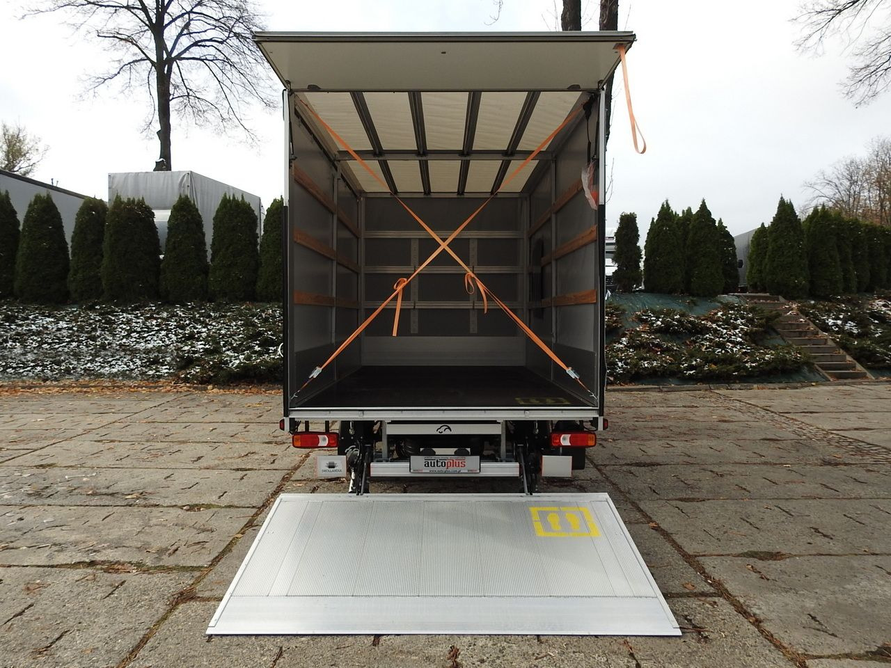 Новый Тентованный фургон IVECO DAILY 35S16 NEW TARPAULIN LIFT 8 PALLETS CRUISE CONTROL AIR CONDITIONING  160HP: фото 12