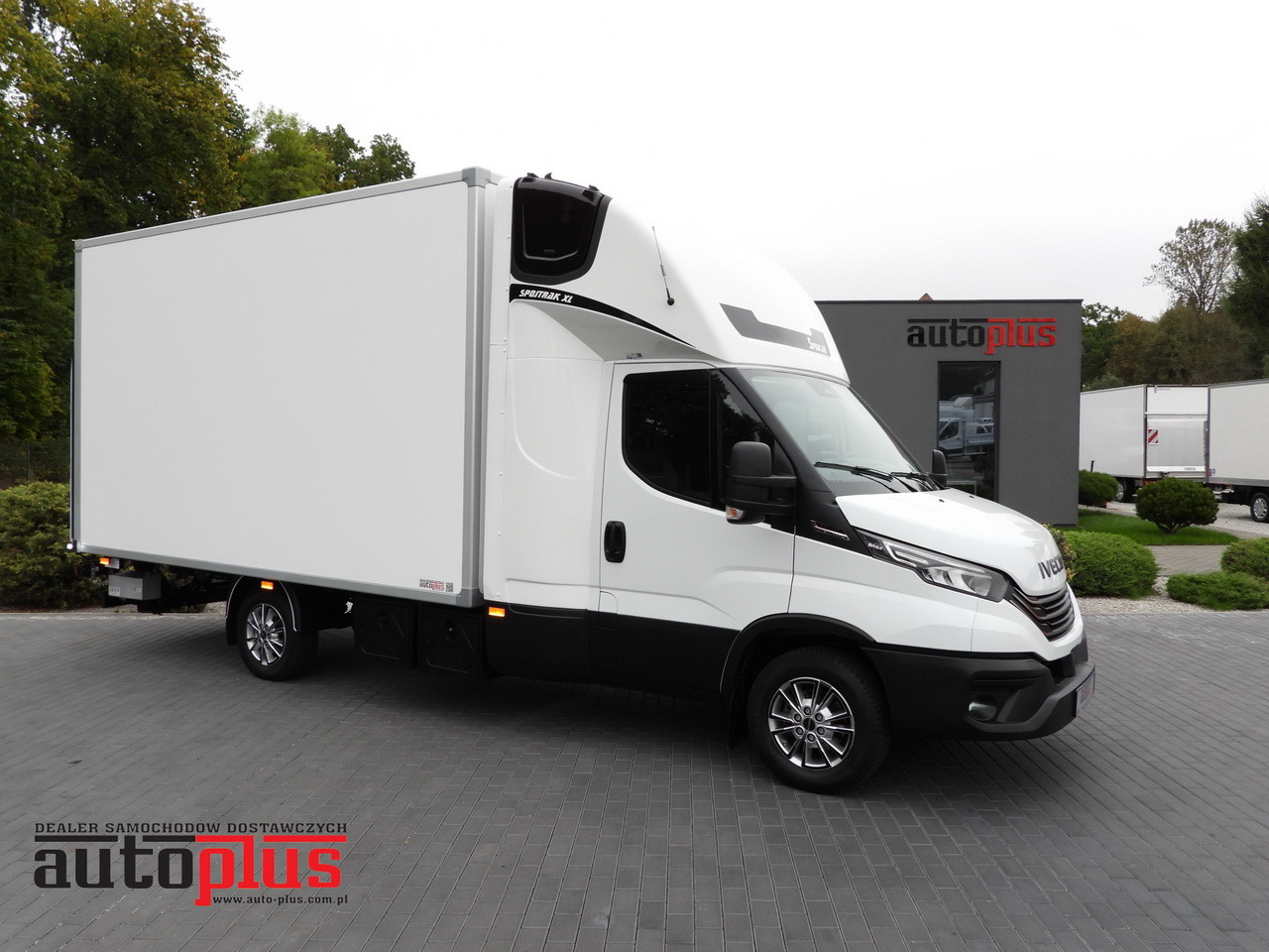 IVECO DAILY 35S18 BOX HI-MATIC LIFT 8 PALLETS CRUISE CONTROL NAVIGATION LED LIGHTS PNEUMATICS AUTOMATIC TRANSMISSION HI-MATIC AIR CONDITIONING  180HP - Малотоннажный рефрижератор: фото 1 IVECO DAILY 35S18 BOX HI-MATIC LIFT 8 PALLETS CRUISE CONTROL NAVIGATION LED LIGHTS PNEUMATICS AUTOMATIC TRANSMISSION HI-MATIC AIR CONDITIONING  180HP - Малотоннажный рефрижератор: фото 1