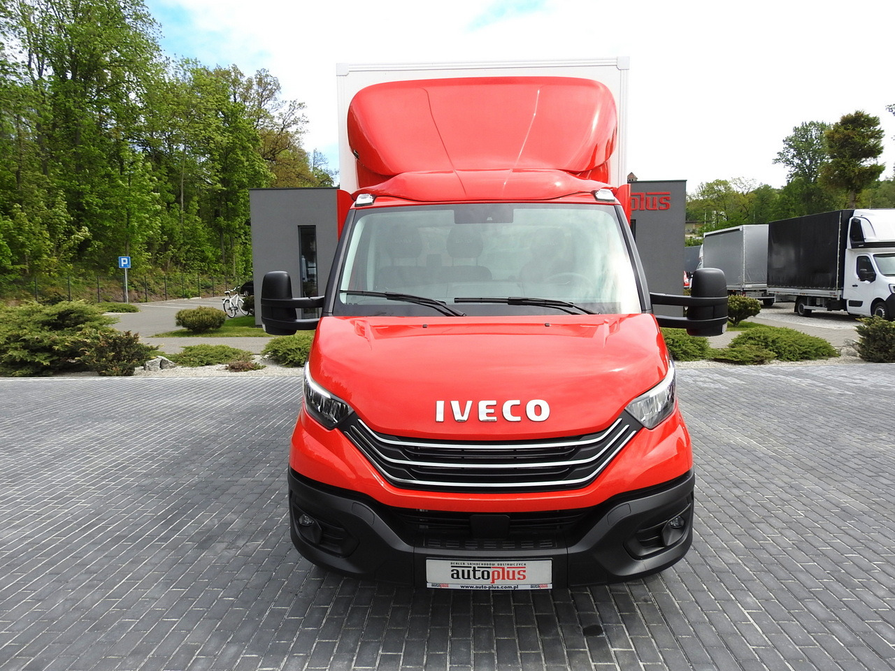 IVECO DAILY 35S18 NEW BOX 10 PALLETS CRUISE CONTROL NAVIGATION AIR CONDITIONING LED LIGHTS GUARANTEE 180HP - Малотоннажный фургон: фото 5 IVECO DAILY 35S18 NEW BOX 10 PALLETS CRUISE CONTROL NAVIGATION AIR CONDITIONING LED LIGHTS GUARANTEE 180HP - Малотоннажный фургон: фото 5
