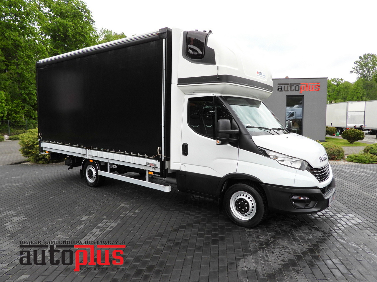 IVECO DAILY 35S18 TARPAULIN 10 PALLETS WEBASTO CRUISE CONTROL AIR CONDITIONING 180HP - Тентованный фургон: фото 1 IVECO DAILY 35S18 TARPAULIN 10 PALLETS WEBASTO CRUISE CONTROL AIR CONDITIONING 180HP - Тентованный фургон: фото 1