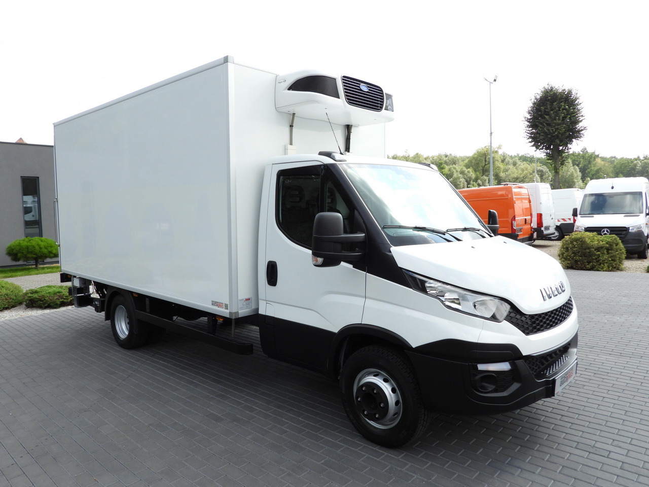 IVECO DAILY 70C17 REFRIGERATOR 1*C LIFT 10 PALLETS POWER SUPPLY 230V CRUISE CONTROL AIR CONDITIONING PNEUMATICS AUTOMATIC TRANSMISSION HI-MATIC TWIN WHEELS 170HP - Рефрижератор: фото 4 IVECO DAILY 70C17 REFRIGERATOR 1*C LIFT 10 PALLETS POWER SUPPLY 230V CRUISE CONTROL AIR CONDITIONING PNEUMATICS AUTOMATIC TRANSMISSION HI-MATIC TWIN WHEELS 170HP - Рефрижератор: фото 4