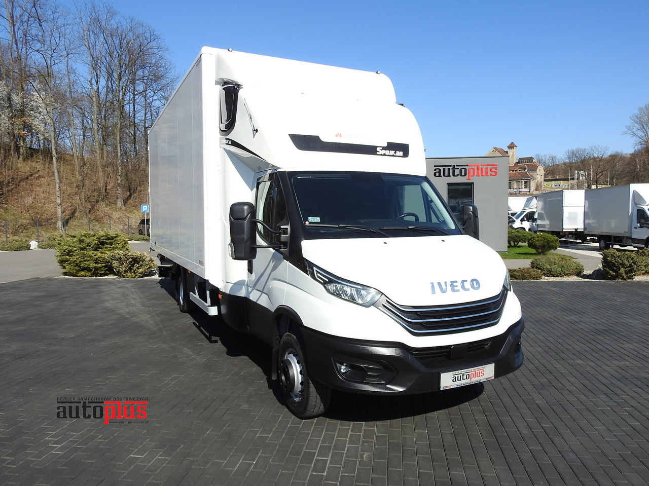IVECO DAILY 70C18 BOX LIFT 14 PALLETS WEBASTO CRUISE CONTROL NAVIGATION LED LIGHTS TWIN WHEELS AIR CONDITIONING 180HP - Малотоннажный фургон: фото 1 IVECO DAILY 70C18 BOX LIFT 14 PALLETS WEBASTO CRUISE CONTROL NAVIGATION LED LIGHTS TWIN WHEELS AIR CONDITIONING 180HP - Малотоннажный фургон: фото 1