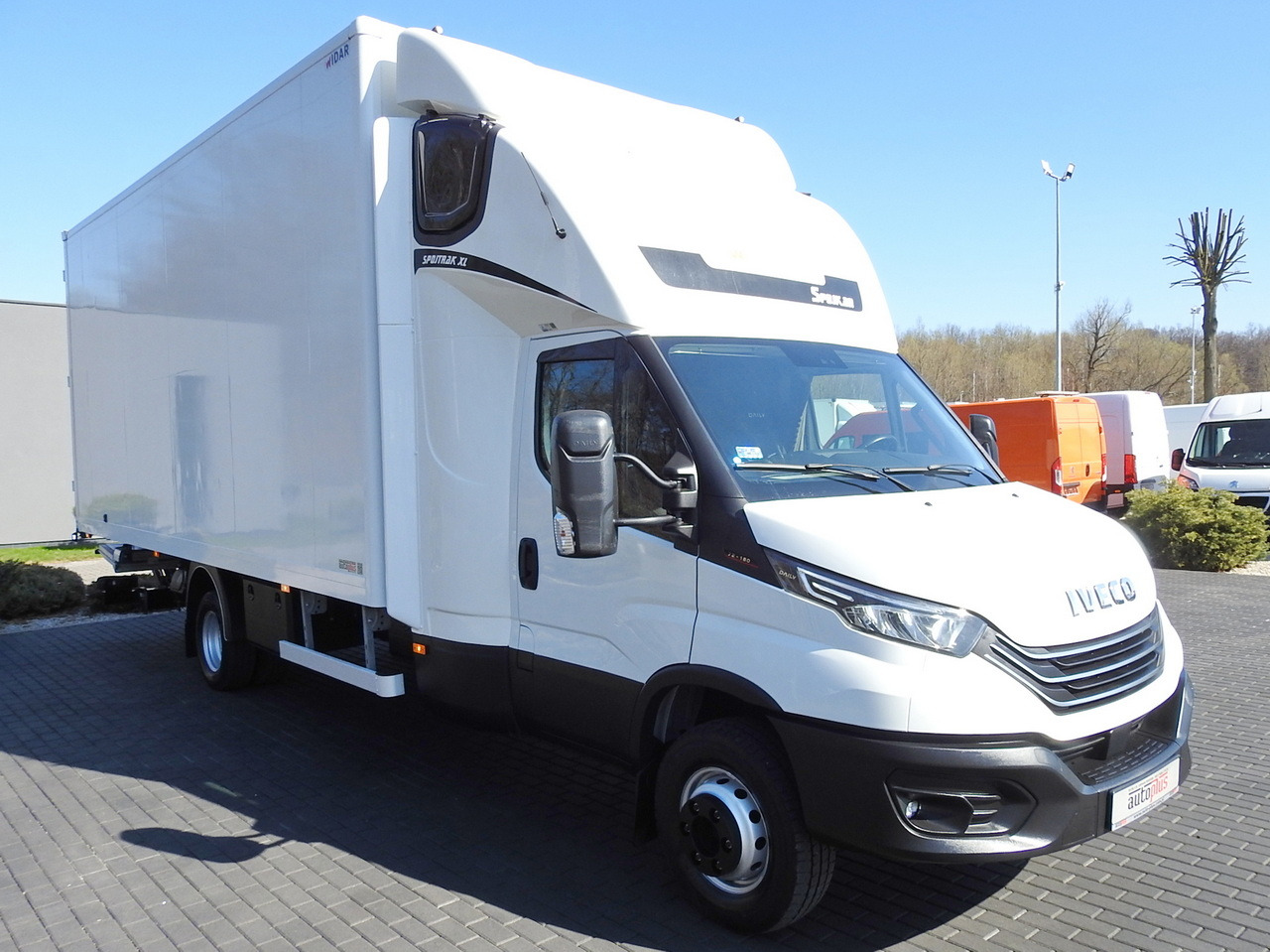 IVECO DAILY 70C18 BOX LIFT 14 PALLETS WEBASTO CRUISE CONTROL NAVIGATION LED LIGHTS TWIN WHEELS AIR CONDITIONING 180HP - Малотоннажный фургон: фото 4 IVECO DAILY 70C18 BOX LIFT 14 PALLETS WEBASTO CRUISE CONTROL NAVIGATION LED LIGHTS TWIN WHEELS AIR CONDITIONING 180HP - Малотоннажный фургон: фото 4