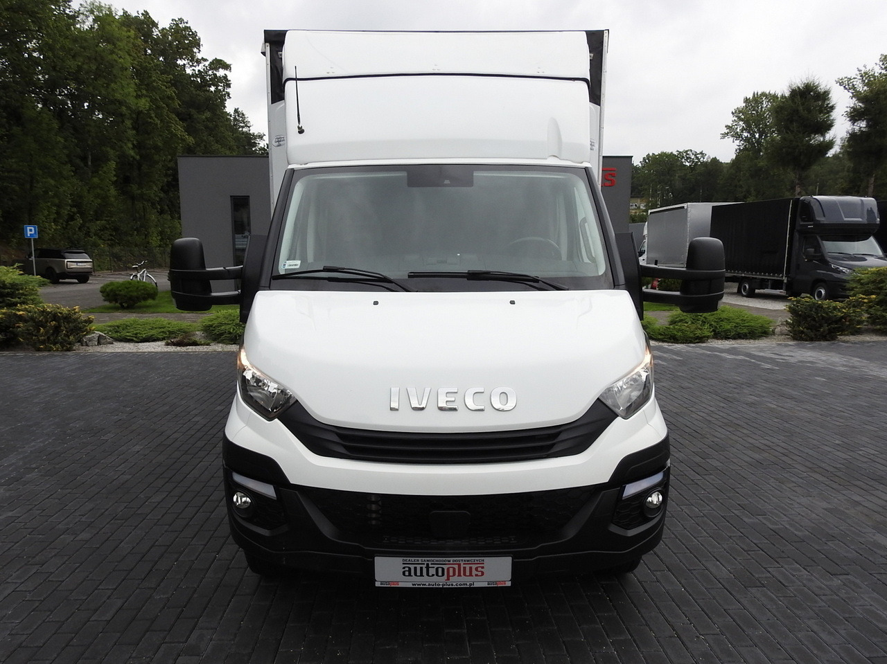 IVECO DAILY 70C18 TARPAULIN LIFT 12 PALLETS WEBASTO CRUISE CONTROL TWIN WHEELS AIR CONDITIONING 180HP - Тентованный грузовик: фото 5 IVECO DAILY 70C18 TARPAULIN LIFT 12 PALLETS WEBASTO CRUISE CONTROL TWIN WHEELS AIR CONDITIONING 180HP - Тентованный грузовик: фото 5