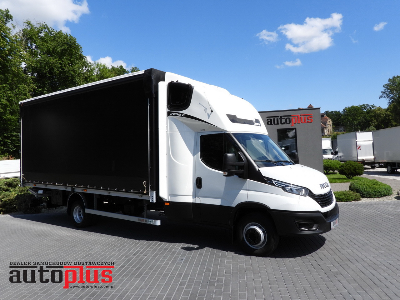 IVECO DAILY 70C18 TARPAULIN LIFT 14 PALLETS WEBASTO CRUISE CONTROL LED LIGHTS TWIN WHEELS AIR CONDITIONING 180HP - Тентованный фургон: фото 1 IVECO DAILY 70C18 TARPAULIN LIFT 14 PALLETS WEBASTO CRUISE CONTROL LED LIGHTS TWIN WHEELS AIR CONDITIONING 180HP - Тентованный фургон: фото 1